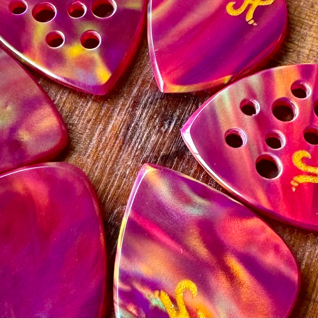 SYNTHETIC OPAL Tagged guitar plectrum Honey Picks